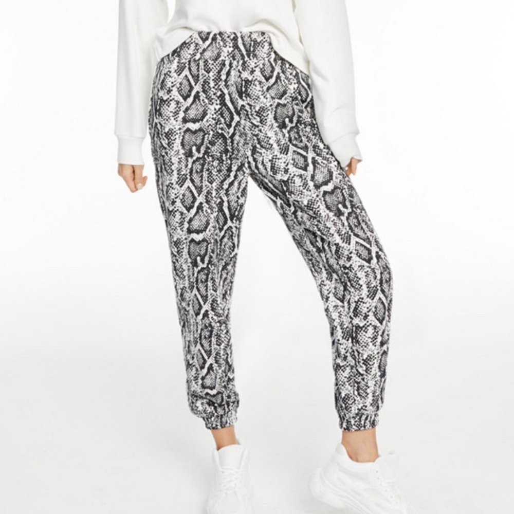 CULPOS x INC, a snake-printed lounge pants 🐍